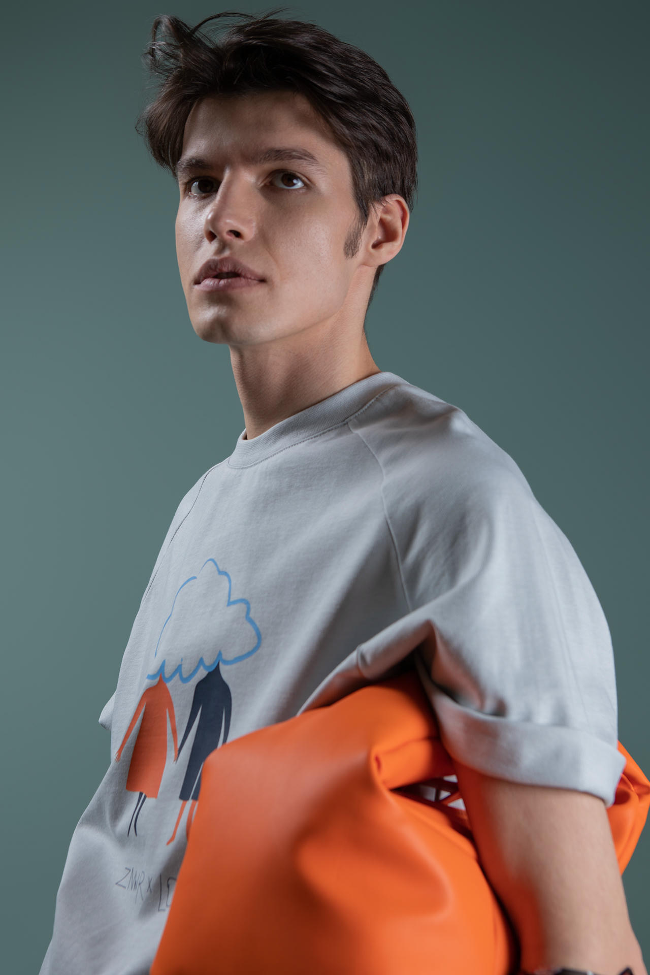 Футболка За руки