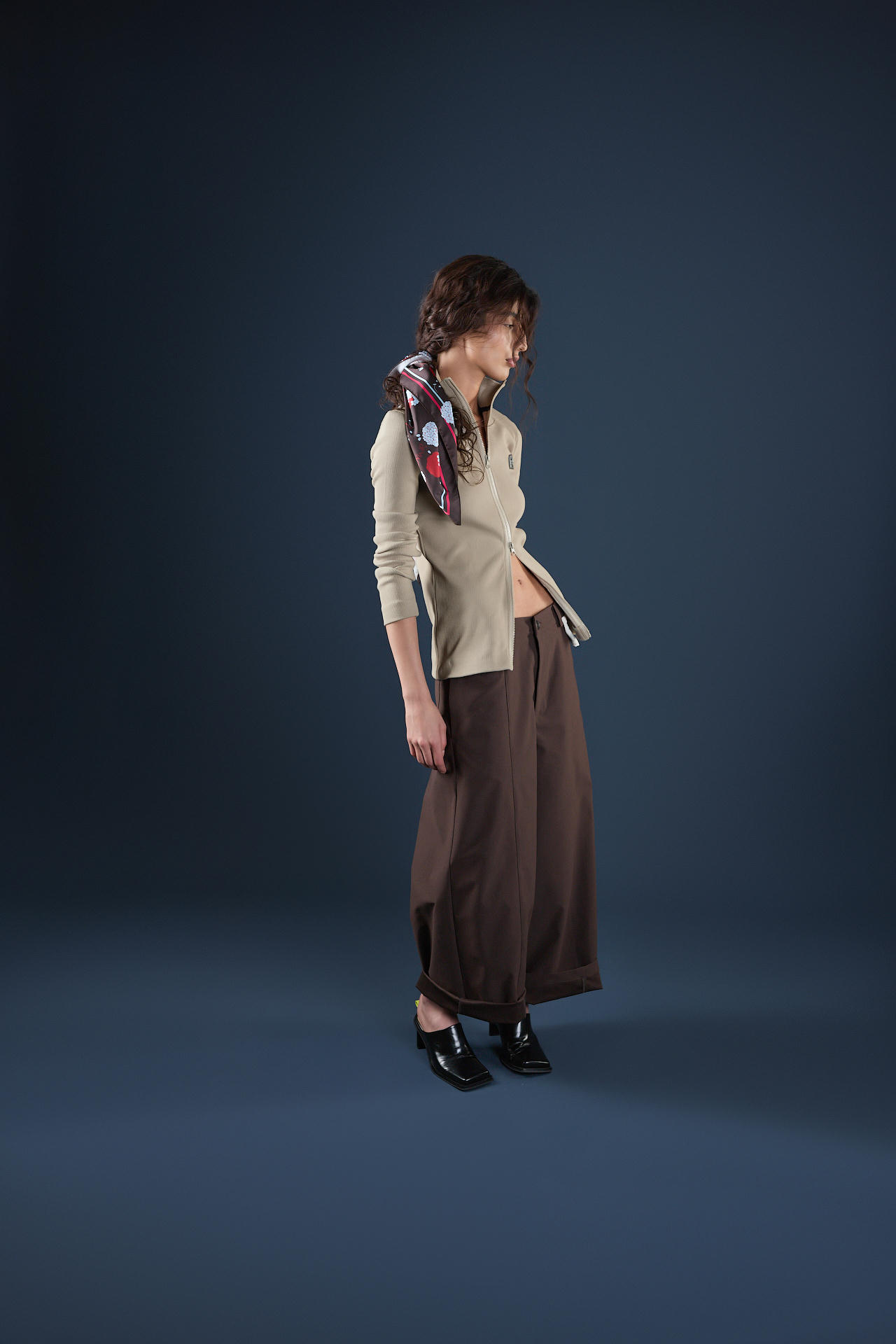 Свитшот Doggy slim zip