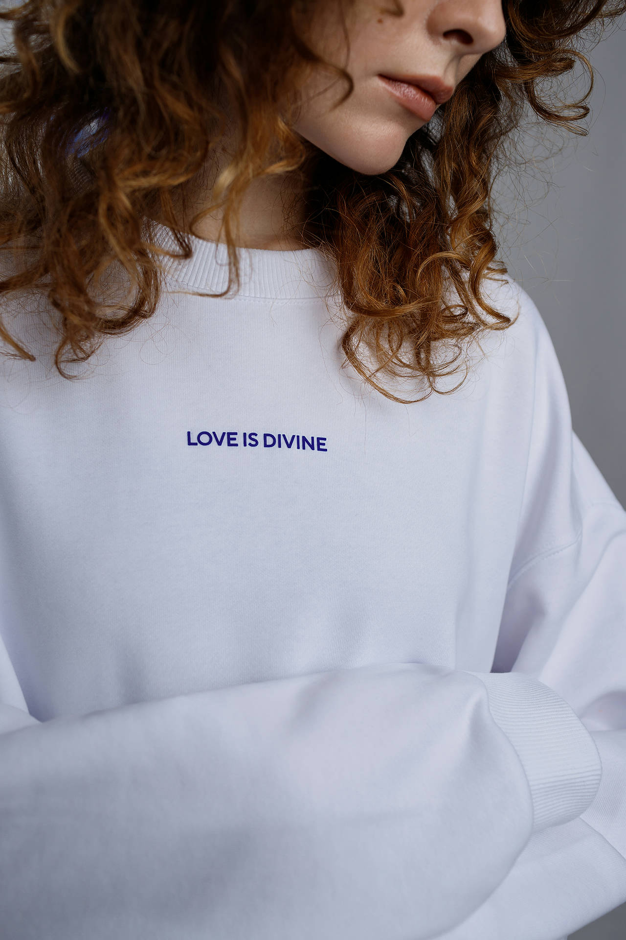 Свитшот Love is divine